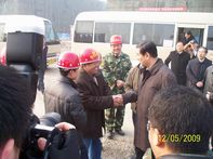山東省委常委、副省長王軍民到集團公司援建北川人民醫(yī)院工程視察指導(dǎo)工作
